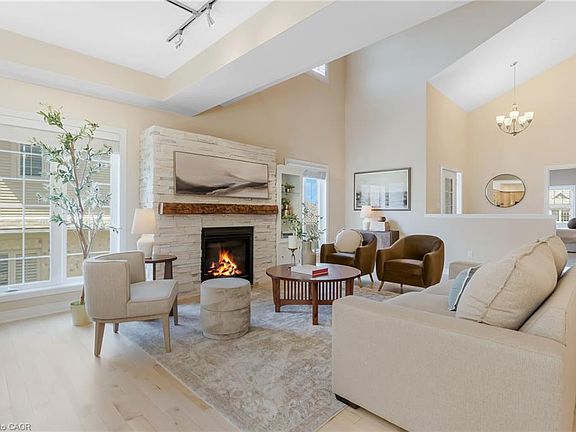 4th image of 227 Chestnut Hill Cres