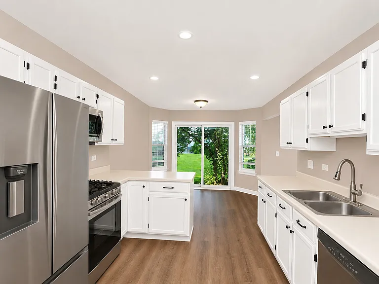 651 Lancaster Cir — Photo 16