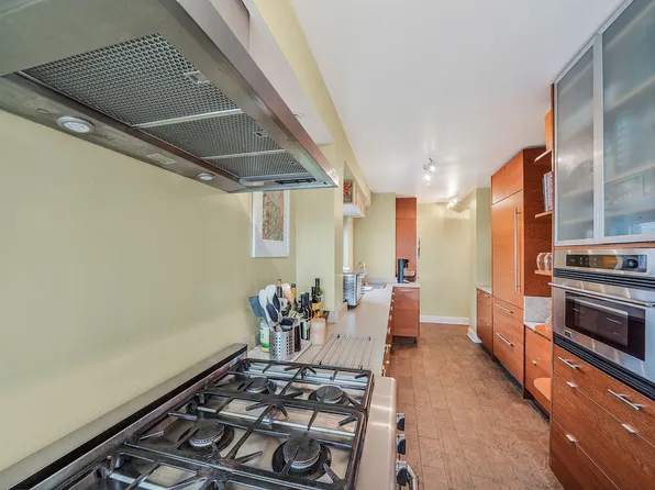 460 East 79th Street image 11 of 32