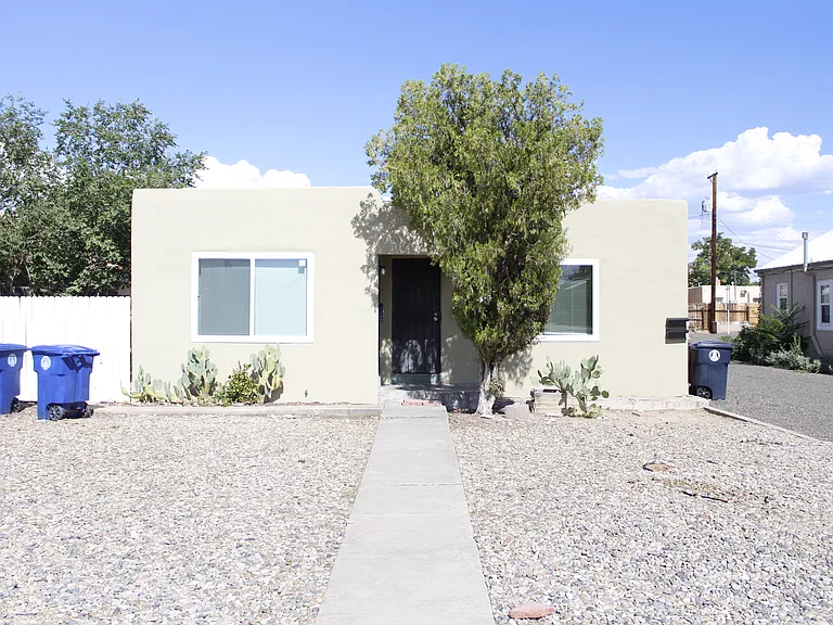 Updated 2 Bed 1 Bath Nob Hill Apartment Just 2 Blocks to UNM — Photo 5