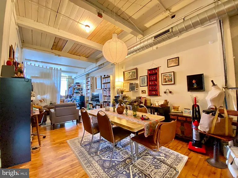 14 W Harvey St #16-2W — Photo 2