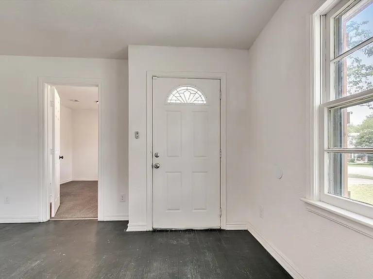 2116 Andover Ct — Photo 11
