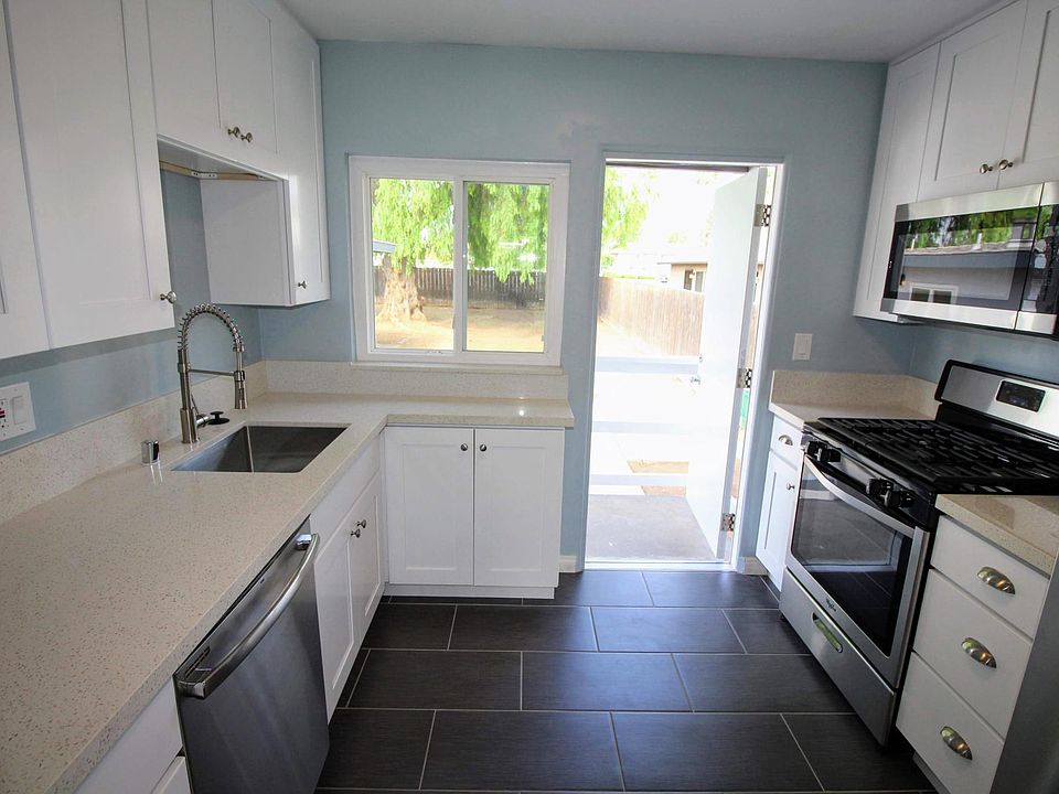 1st image of 448 Claydelle Ave
