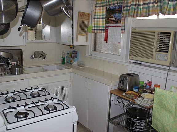 4th image of 162 E Alegria Ave APT 1