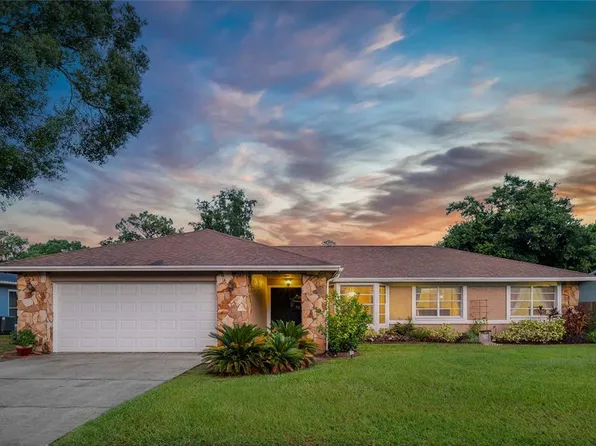 1420 Sandalwood Dr, Plant City, FL 33563