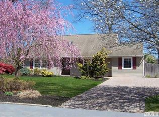 38 Ridge Haven Dr, Ridge, NY 11961