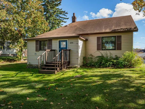206 Dudley Ave, Coleraine, MN 55722