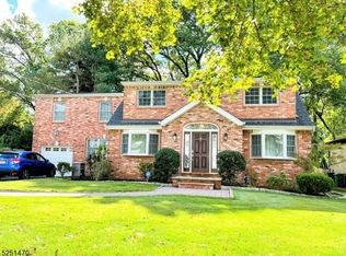 7 Clauss Ave, Paramus, NJ 07652