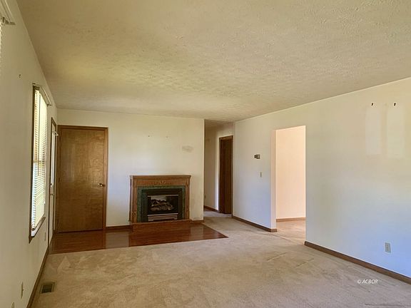 3rd image of 145 Debbie Dr