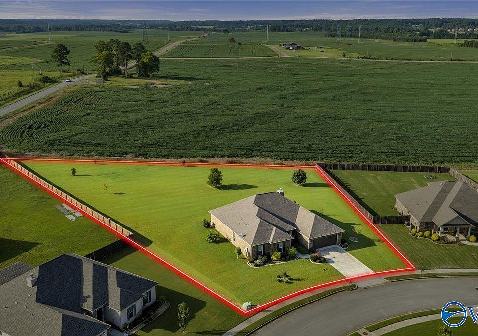 1st image of 16979 Fieldway Cir