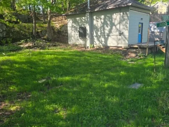 19 Queen St, Rideau Lakes, ON K0E 1N0