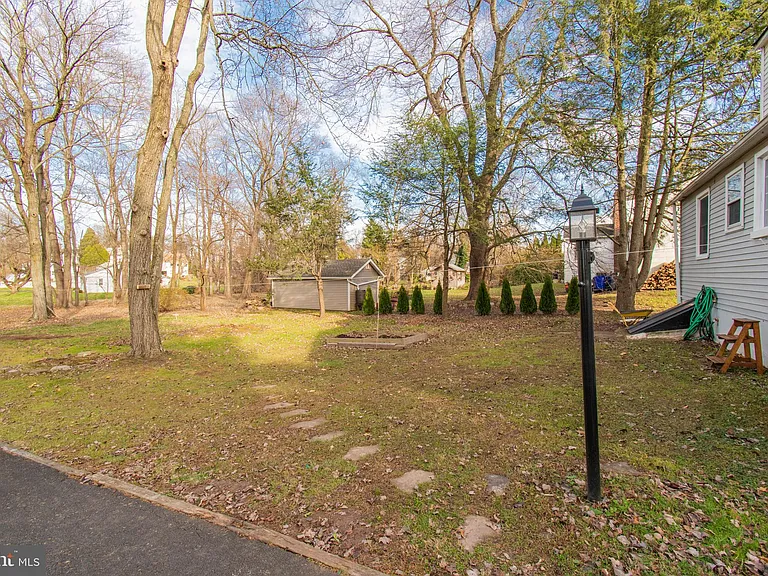 301 Central Ave — Photo 17