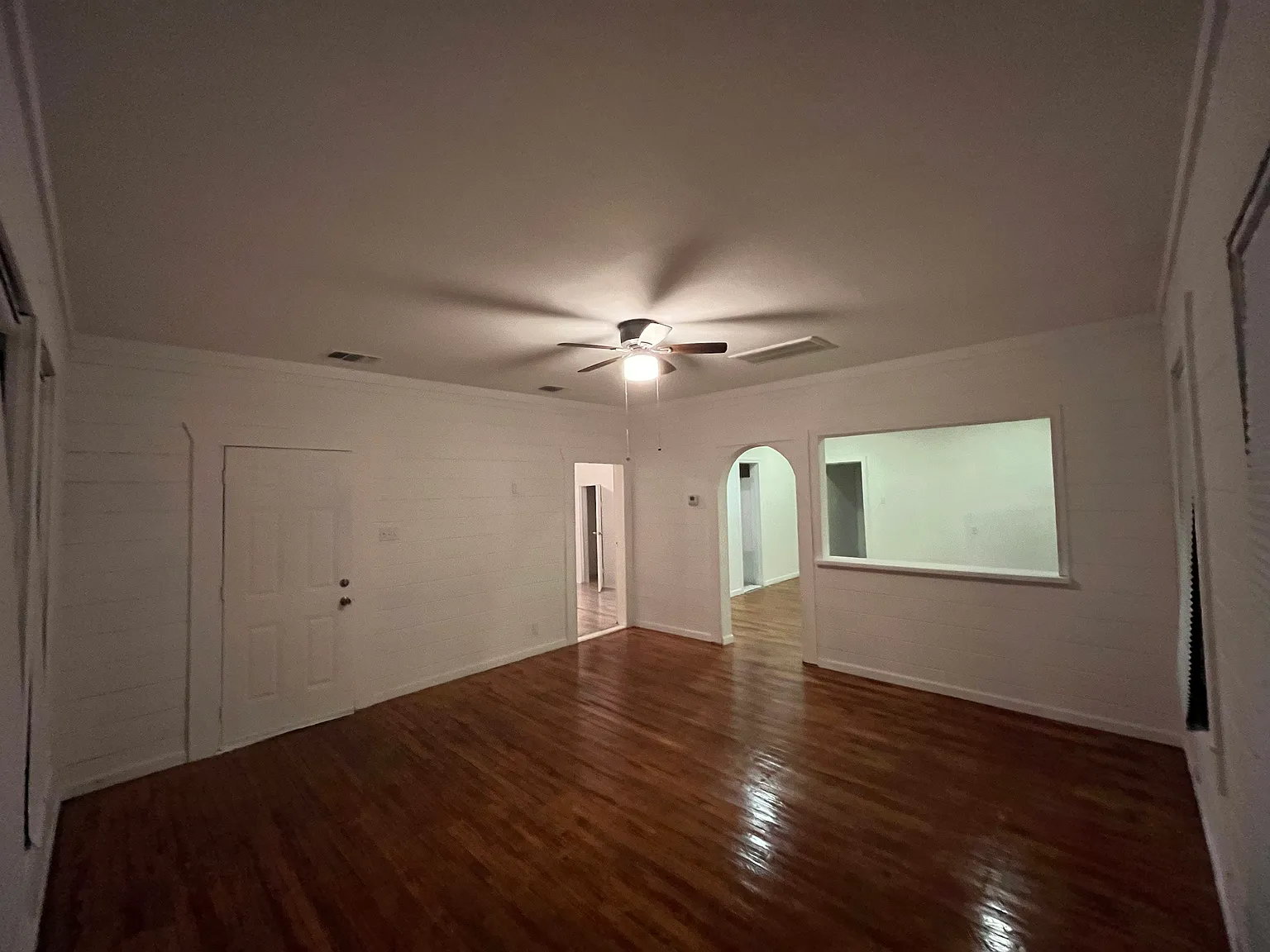 2 bed, 840 sqft, $1,200 — Photo 2