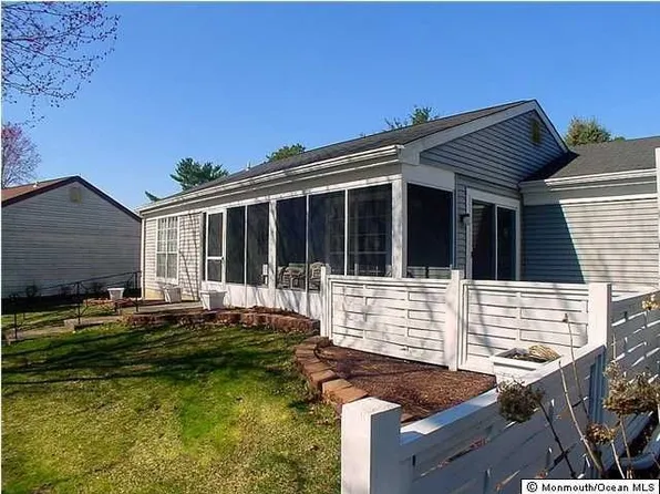 15 Buckingham Dr, Manchester, NJ 08759