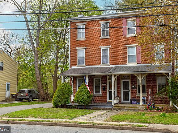 2nd image of 1870 W Marshall St