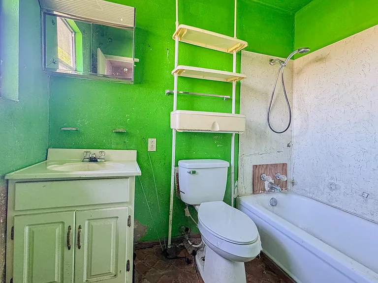 407 Nugier St — Photo 32