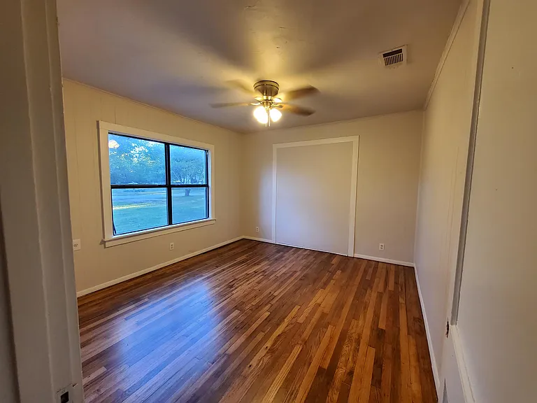 919 S Clements St — Photo 6