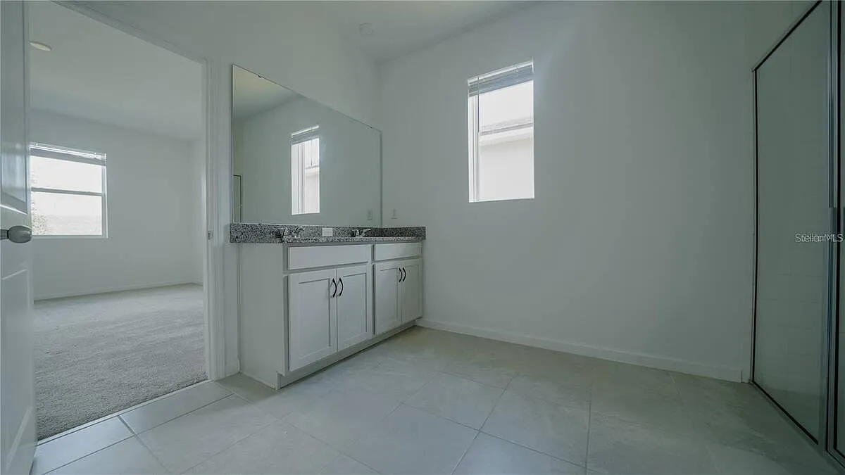 4 bed, 3.0 bath, 2206 sqft, $2,700 — Photo 4