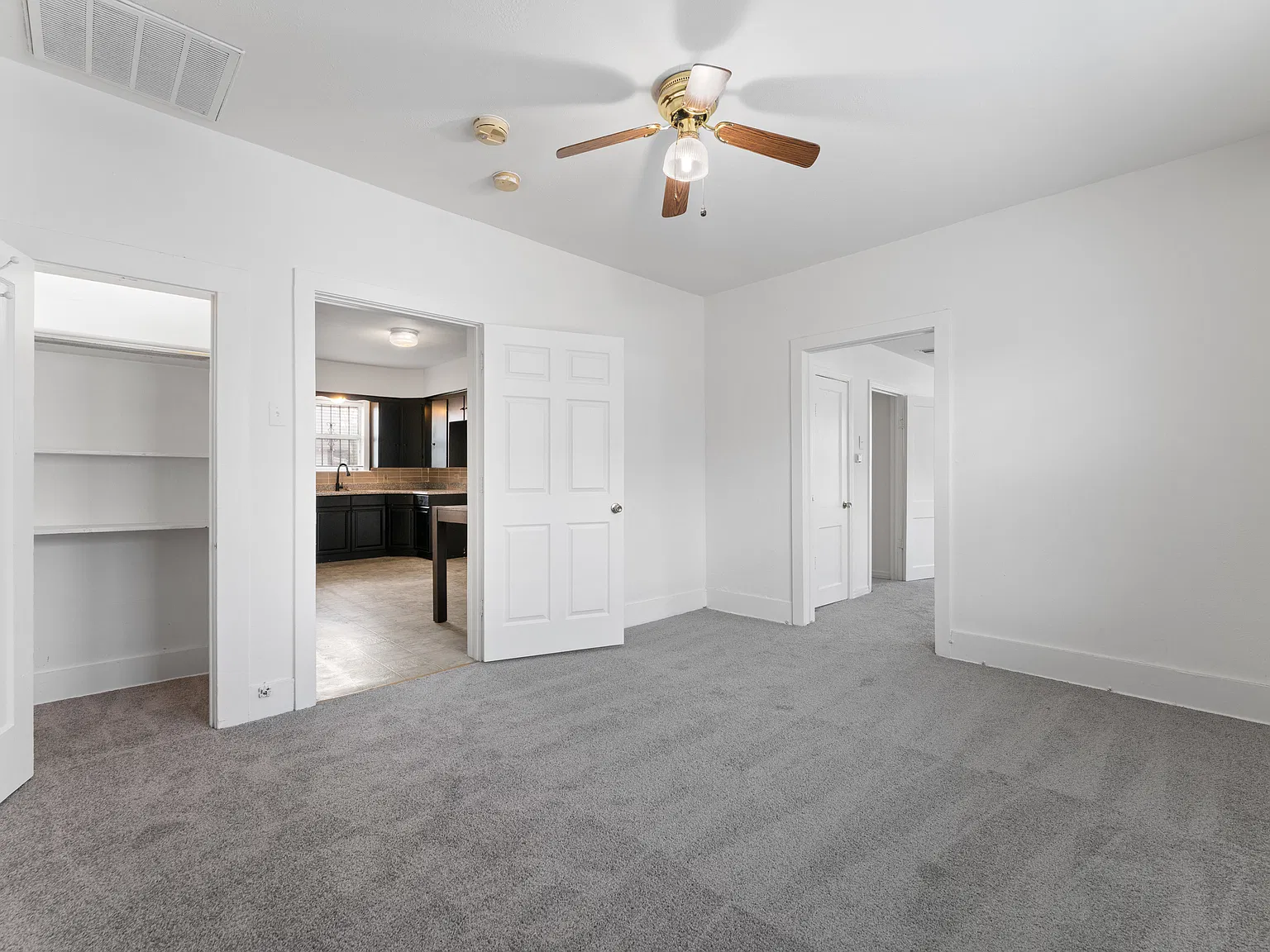 1407 Claude St — Photo 3