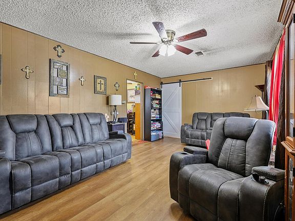 2nd image of 612 E Monterey St