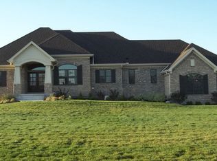 2935 Pine View Dr, Sugarcreek Township, OH 45370