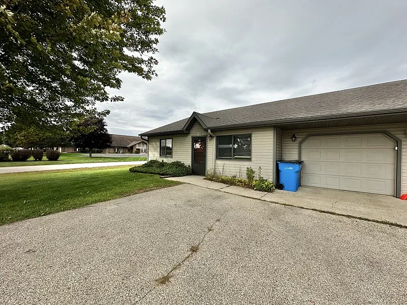 2 bed, 1.0 bath, $1,199 — Photo 3