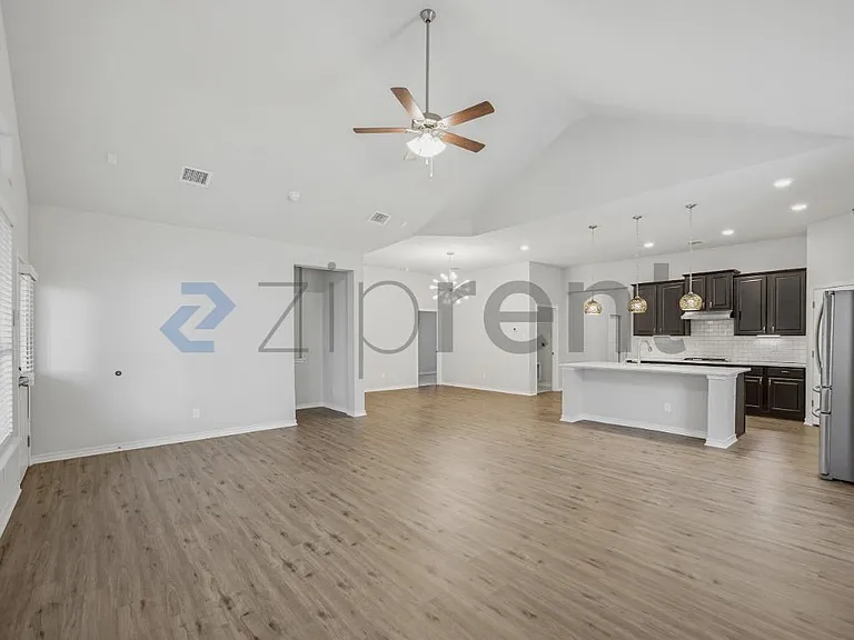 1550 Dundee Park — Photo 10