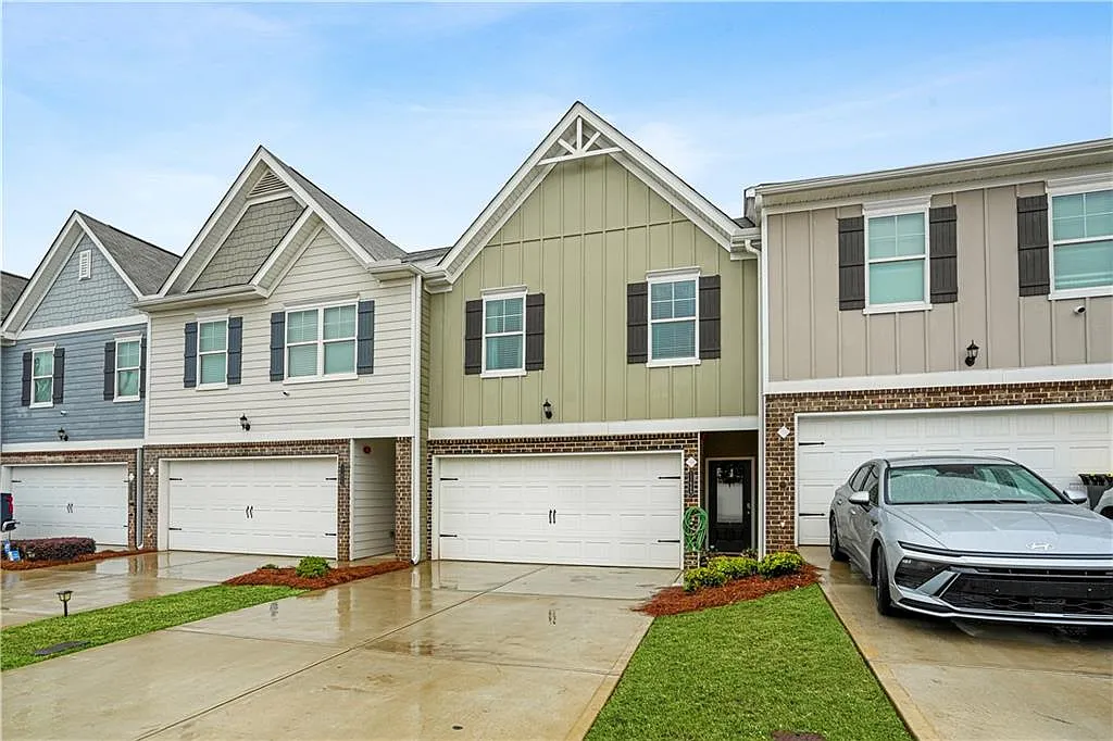 3 bed, 2.5 bath, 1568 sqft, $2,300 — Photo 2