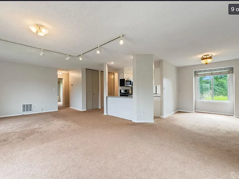 28 Carriage Pl — Photo 8
