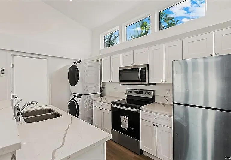552 N Cambridge St — Photo 1