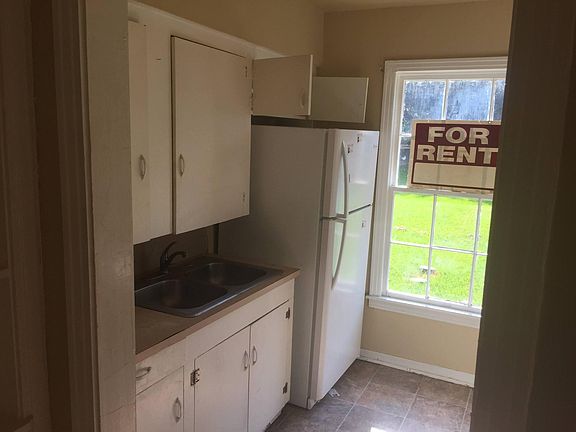 2nd image of 701 Garden St