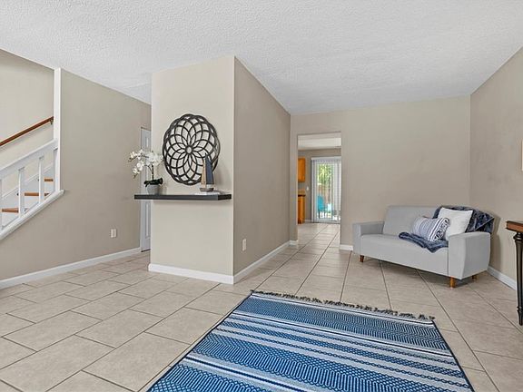 5th image of 1007 Scarborough Ct