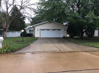 610 Pomona Dr, Champaign, IL