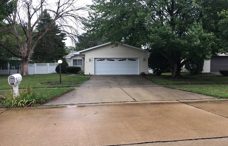 610 Pomona Dr photo 1