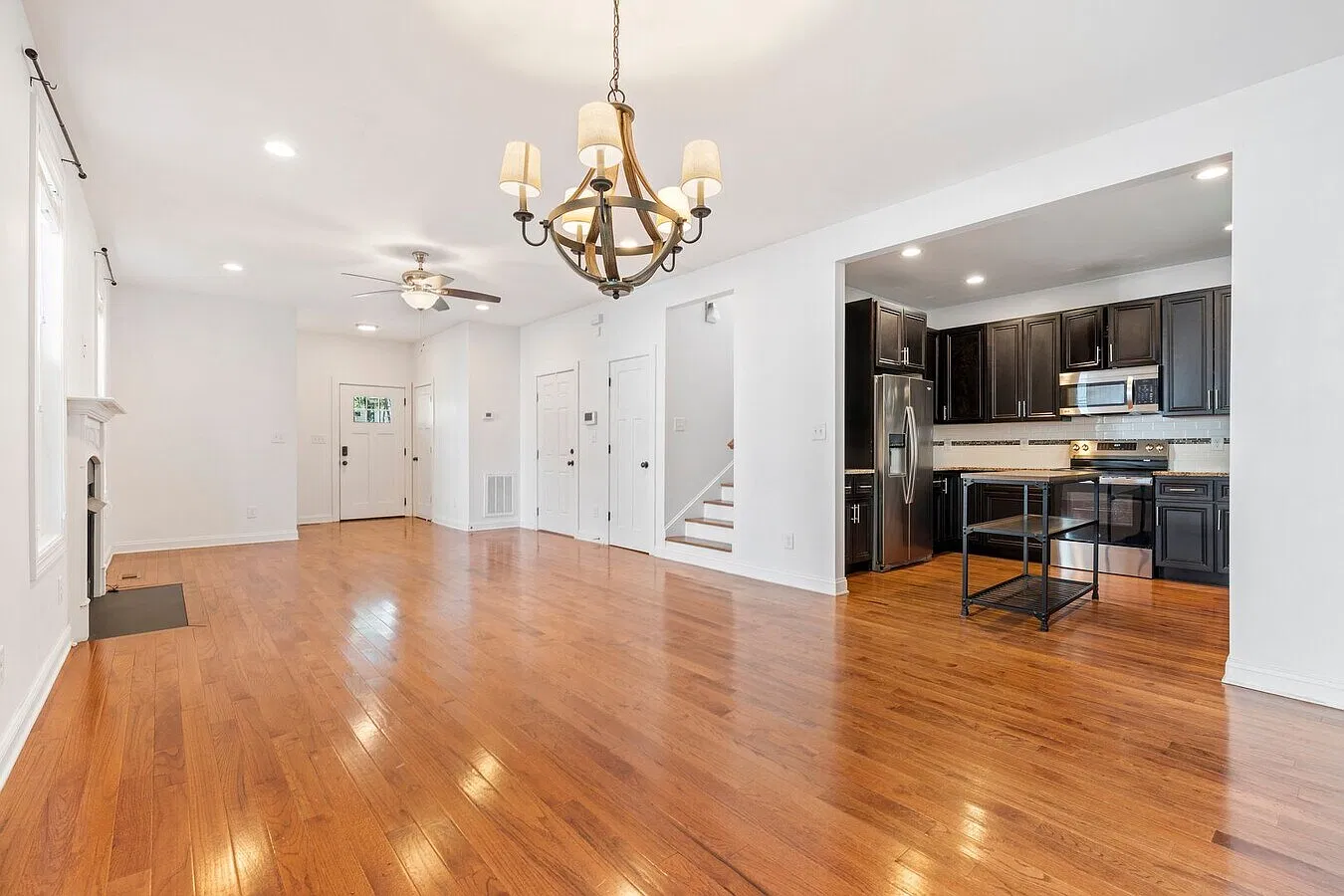 3 bed, 2.5 bath, 1600 sqft, $2,400 — Photo 4