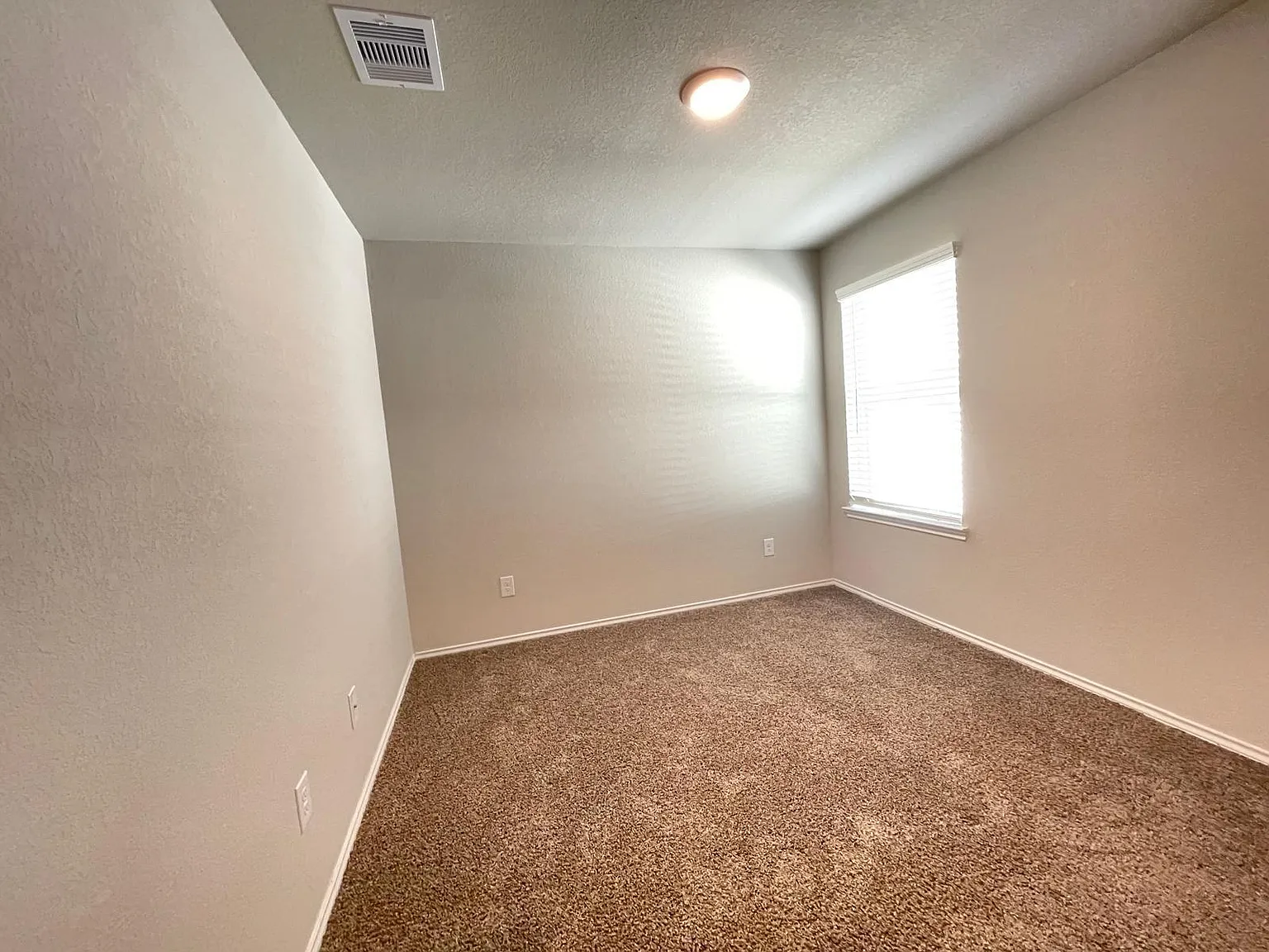 3 bed, 2.0 bath, 1450 sqft, $1,795 — Photo 4