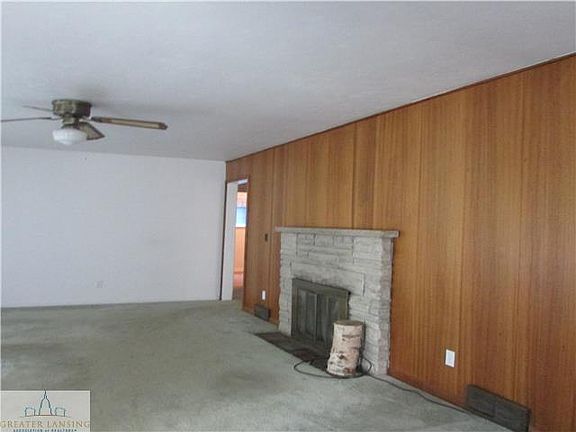 5th image of 2703 E Roseland Ave