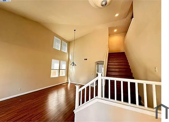 821 Tulare Dr — Photo 13
