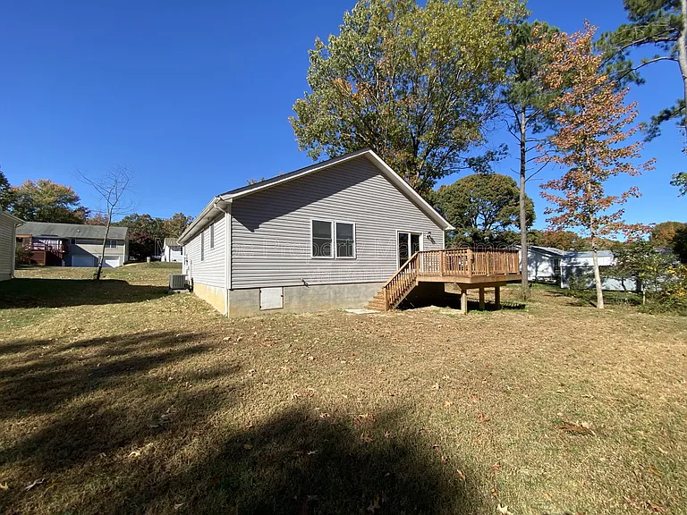 77 Lakeview Dr — Photo 36