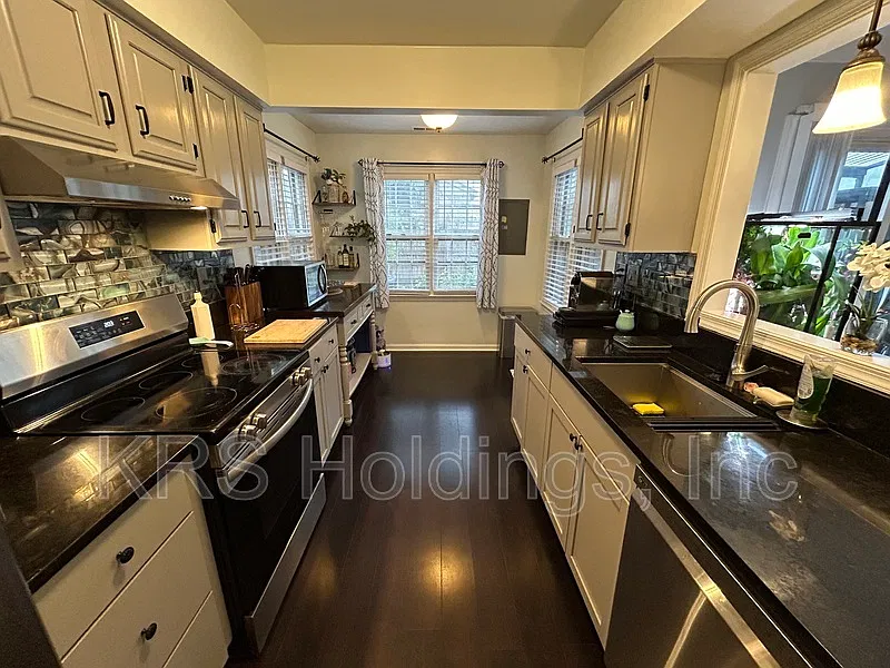 2 bed, 2.5 bath, 1588 sqft, $2,200 — Photo 4