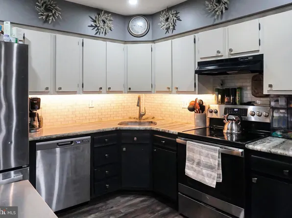 76 W Bluebell Ln, Mount Laurel, NJ 08054