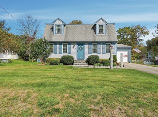 35 Orchard St, Amesbury, MA 01913