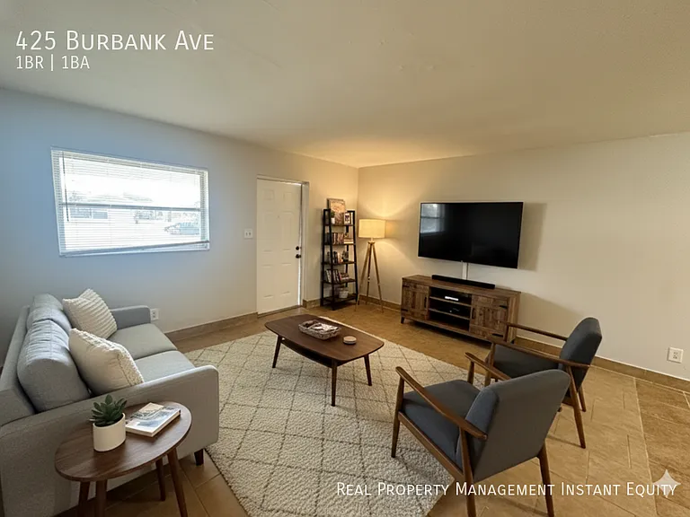 425 Burbank Ave — Photo 5