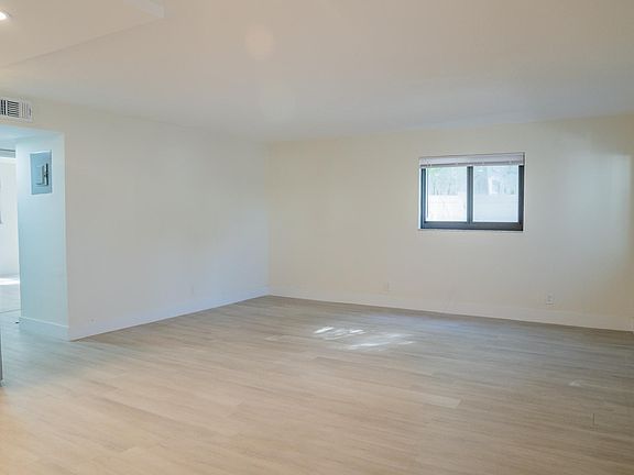 3rd image of 615 NE 26th St APT 8