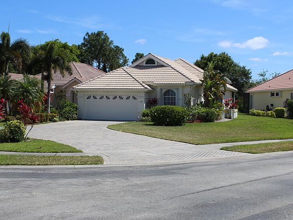 3rd image of 540 SW New Castle Cove