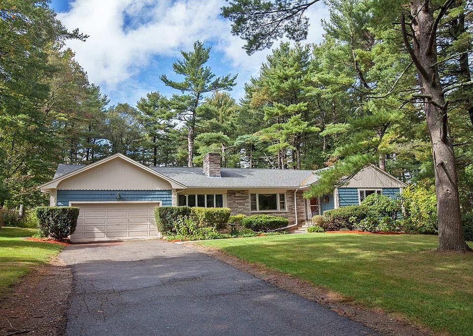 1st image of 9 Accord Pond Dr