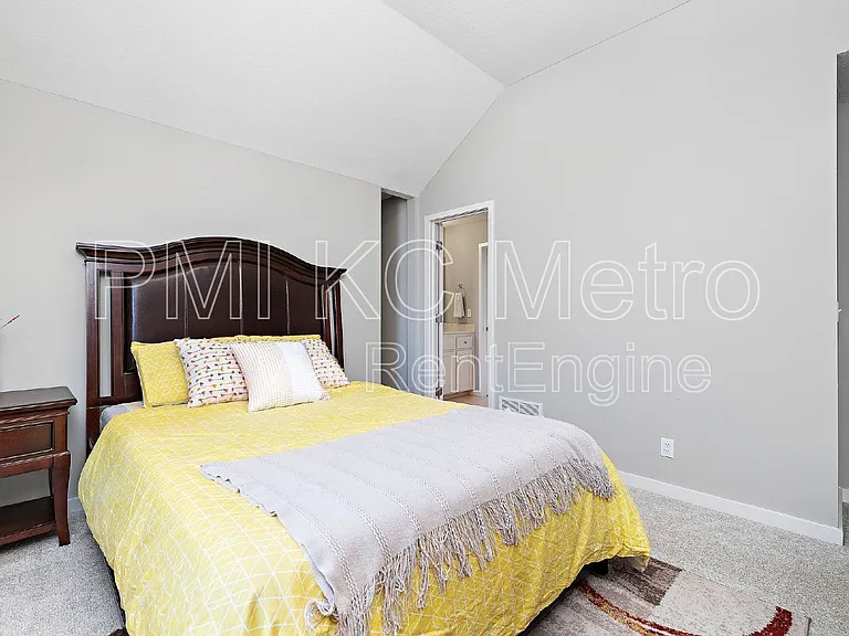 15708 Canterbury St — Photo 34