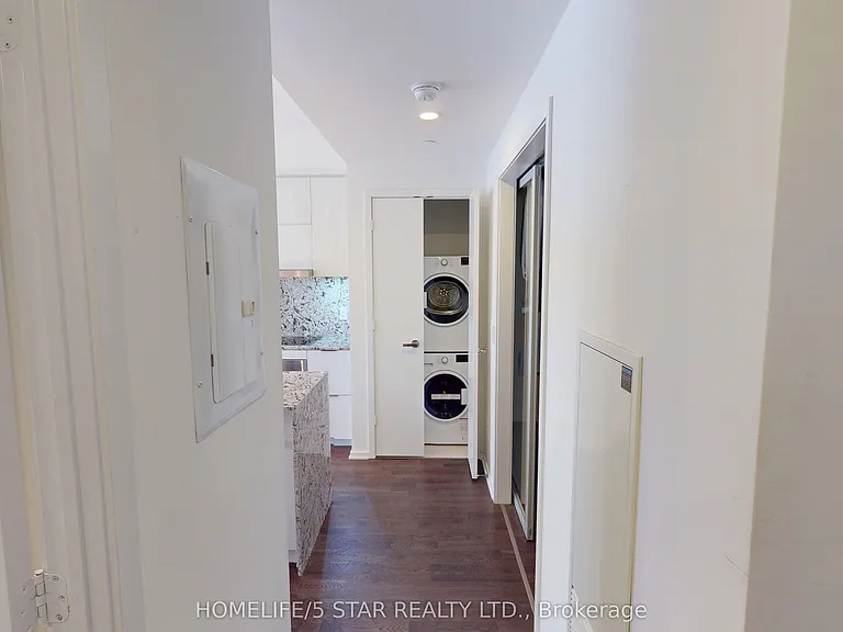 1 Bloor St E #4407 — Photo 2