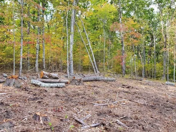 5 W Shore Dr, Ashburnham, MA 01430