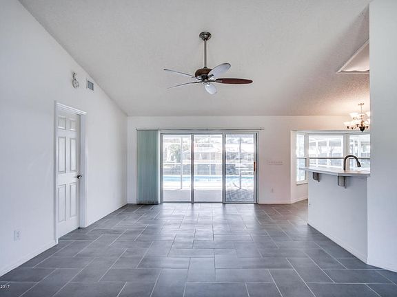 4th image of 293 Arrowhead Ln